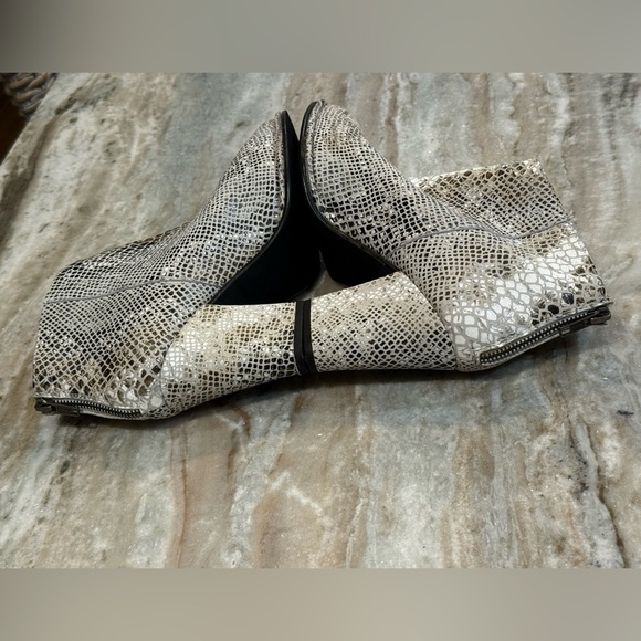 Women’s DIBA TRUE Pay Phone Snakeskin leather booties- Size 9.5 - Picture 7 of 12